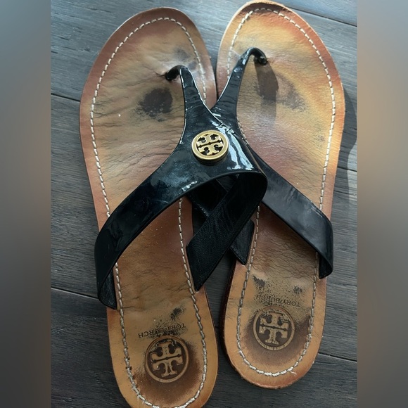 Tory Burch Cameron Thong Black Patent Leather Sandals Gold Logo Size 9.5 - Picture 5 of 5
